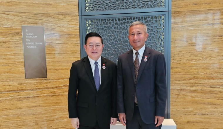 Secretary-General of ASEAN Meets with Minister for Foreign Affairs of Singapore