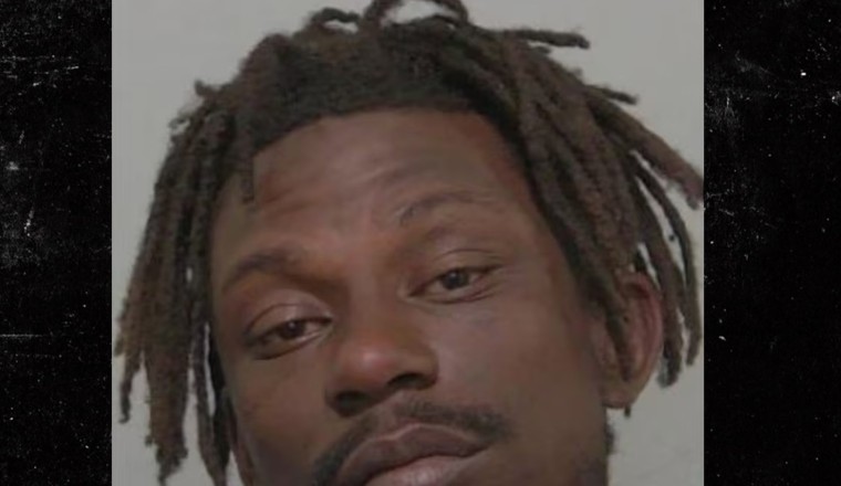 Naked Man Accused of Robbing Meat Market With Weapon