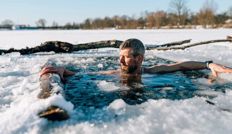 The Science of What a New Year’s Cold Plunge Does to Your Body and Mind