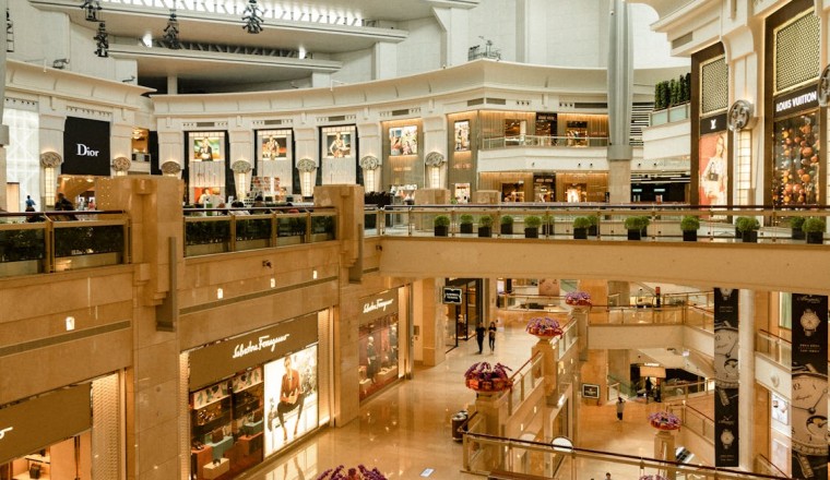 Top 7 Retailers Offering the Best Temp Work Opportunities This Christmas Season