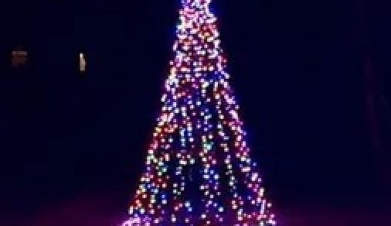 What’s the Science Behind the Glow of Christmas Tree Lights?