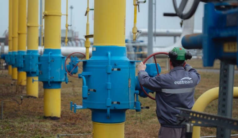 Kremlin deprived of oil and gas funds as exports plunge