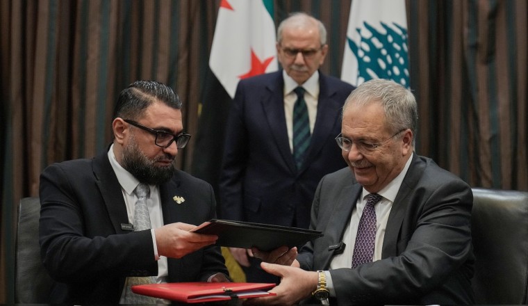 Deal is signed in Beirut to transfer 300 Syrian prisoners in Lebanon to their home country
