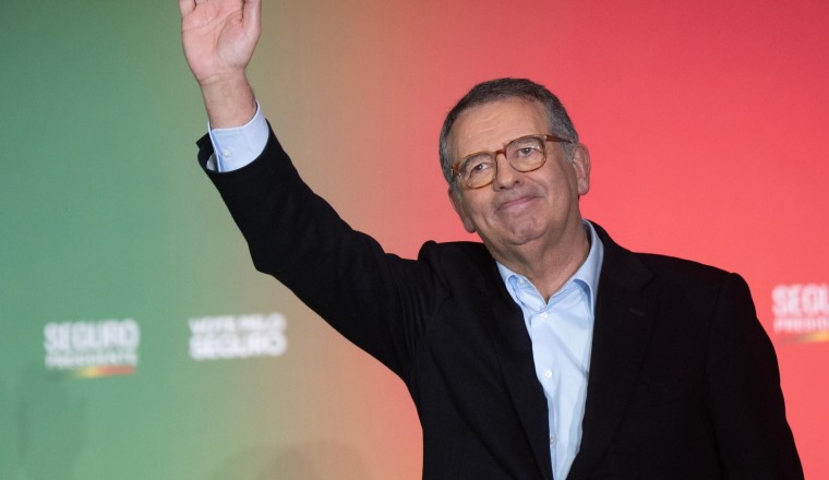 Portugal chooses between a moderate and a populist in runoff presidential election