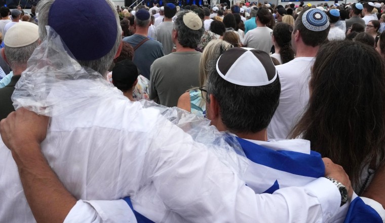 New weapons charges filed against suspect in deadly shooting at Bondi Beach Hanukkah festival
