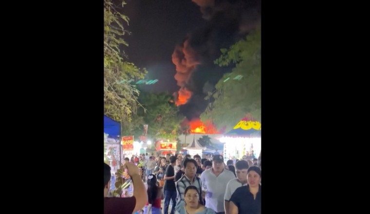 Huge fire at Mexican fair kills five people