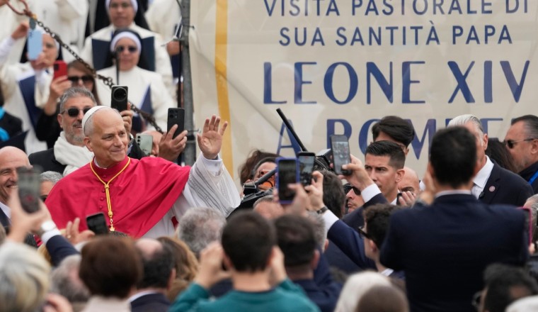 Pope celebrates first anniversary of election with visit to Pompeii to pray at shrine
