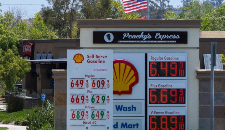Inflation could hit 4% next month and stay elevated for rest of year, economist warns