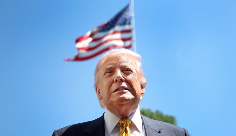 Iran-US war latest: Chinese tanker sails through Strait of Hormuz as Trump flies to Beijing for crucial summit