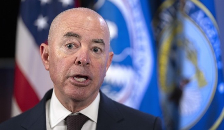 Mayorkas: Man, Somebody Shoulda Done Sumpthin' About That Border