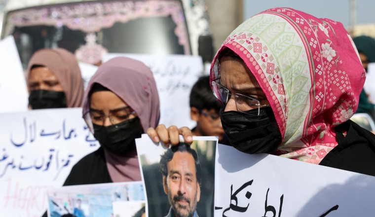 Families demand release of Pakistani crew captured by Somali pirates