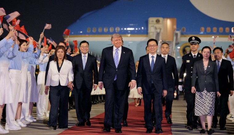 Trump arrives in Beijing to meet with Xi Jinping