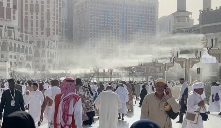 More than 1.5 million pilgrims brave fierce Mecca heat ahead of Hajj