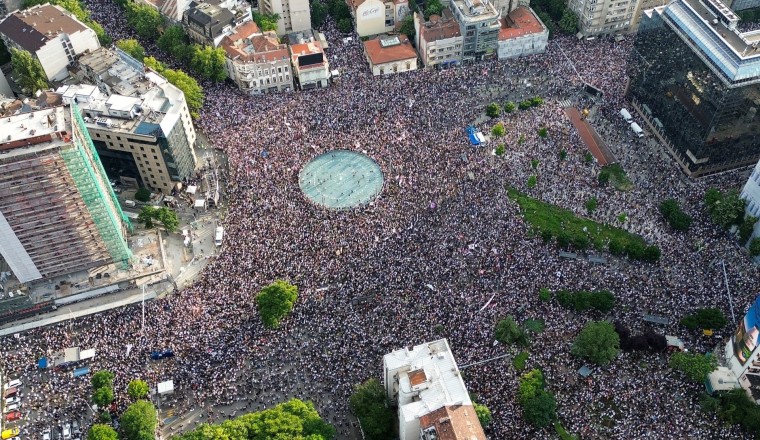 Tens of thousands rally in Serbia for antigovernment demonstrations