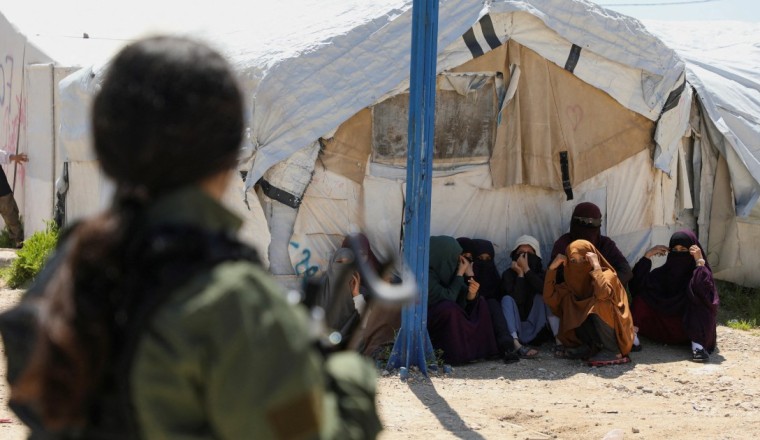 Group of women and children with alleged ISIL ties returns to Australia