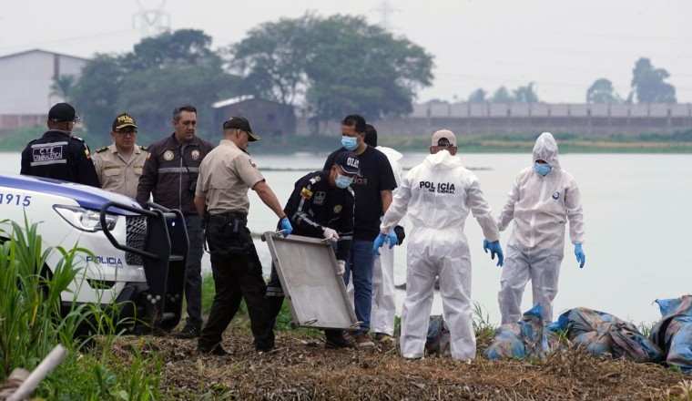 8 bagged bodies found with note in narco-trafficking hotspot