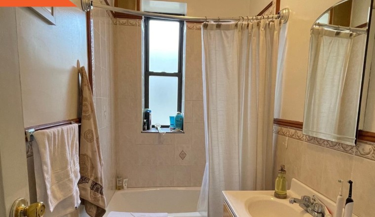 A Renter’s $125 Bathroom Makeover Looks So Custom