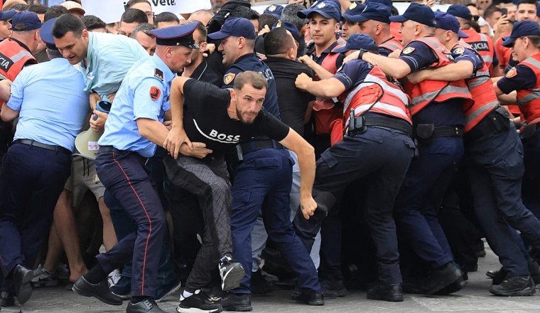 Albania: Fourth day of unrest as Trump-linked resort sparks protests