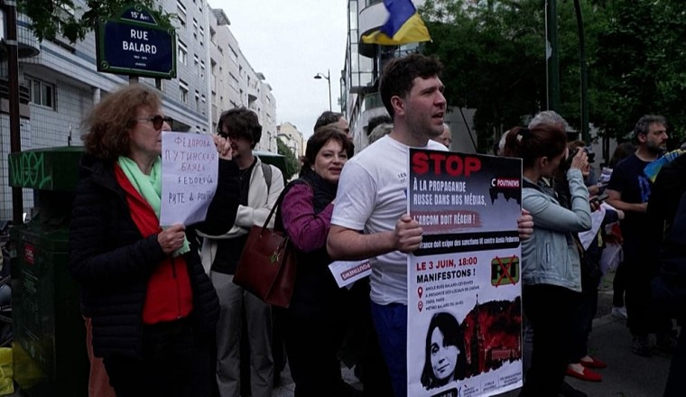 France: Protesters rally outside CNews TV over alleged Kremlin influence