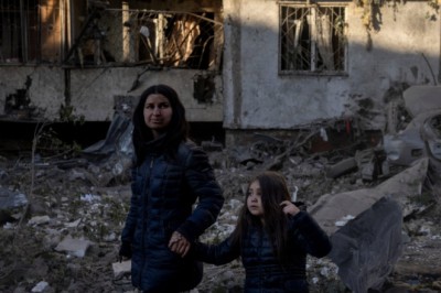 News Wrap: Ukraine strikes oil depot deep inside Russia