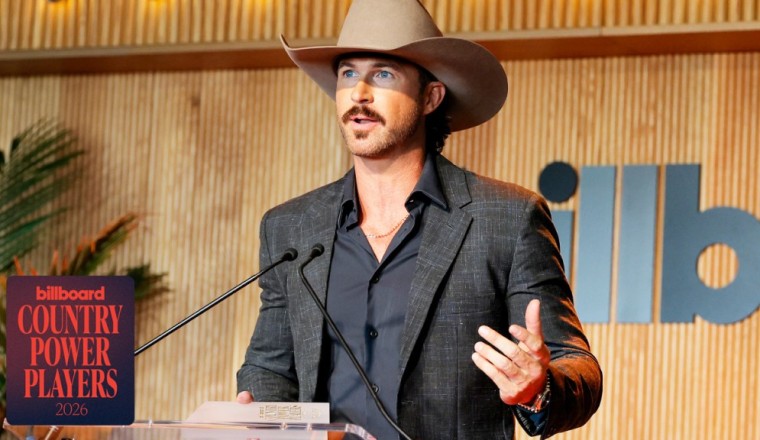 Riley Green Accepts the Hitmaker Award from Clint Black | Country Power Players 2026